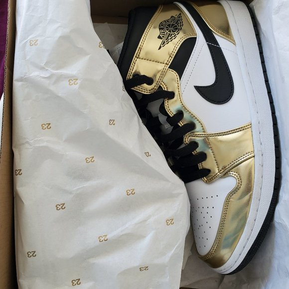 Air Jordan 1 Mid SE. Gold black white. 10.5